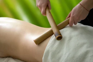 Bambuterapia: Tudo sobre a massagem que utiliza hastes de bambu